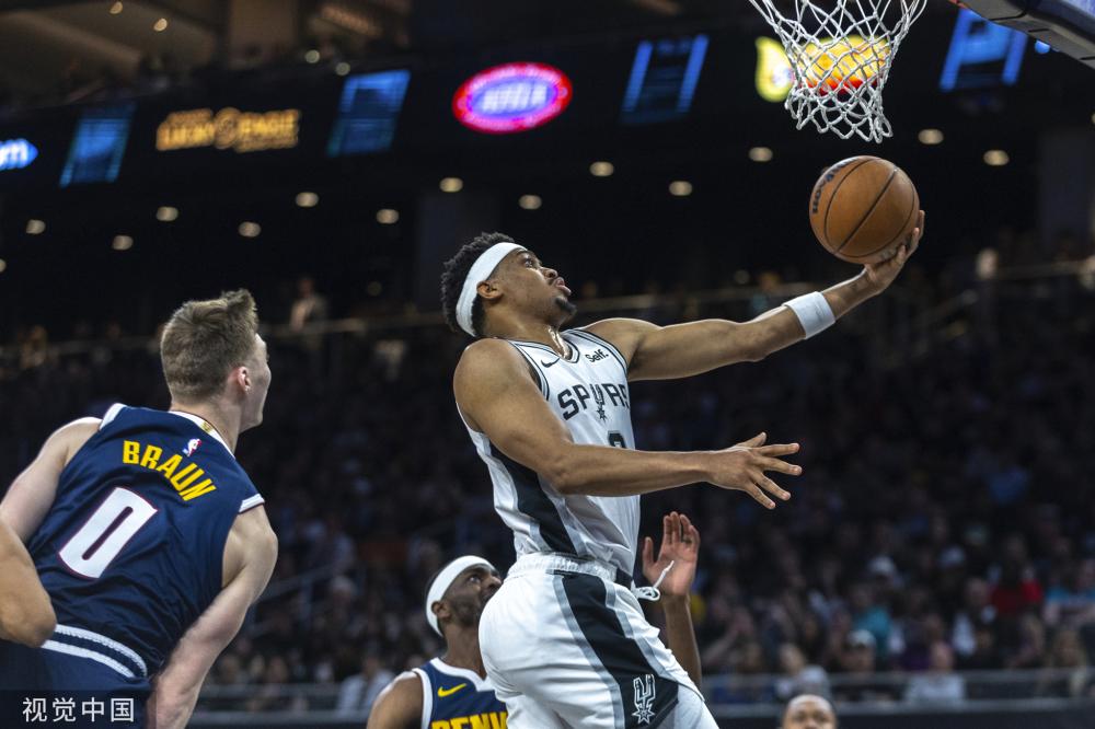 任何关于他 任何关于他